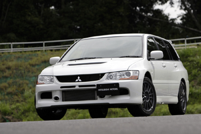 【スペック】GT:全長×全幅×全高=4520×1770×1480mm/ホイールベース=2625mm/車重=1500kg/駆動方式=4WD/2リッター直4DOHC 16バルブターボ・インタークーラー付き(280ps/6500rpm、40.0kgm/3000rpm)/価格=346万5000円(テスト車=359万1000円/BBSアルミホイール=12万6000円)