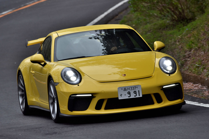 ポルシェ911 GT3
	ボディーサイズ:全長×全幅×全高=4560×1850×1270mm/ホイールベース:2457mm/車重:1490kg/駆動方式:RR/エンジン:4リッター水平対向6 DOHC 24バルブ/トランスミッション:7段AT/最高出力:500ps(368kW)/8250rpm/最大トルク:460Nm(46.9kgm)/6000rpm/タイヤ:(前)245/35ZR20 95Y XL/(後)305/30ZR20 103Y XL(ミシュラン・パイロットスポーツ カップ2)/価格:2115万円