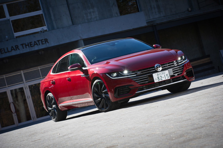 ボディーカラーにはテスト車に採用されていた「チリレッドメタリック」を含む、全6色が用意されている。