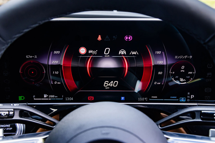 オプションの「デジタルインテリアパッケージ」には、メーターパネルが立体的に見える「3Dコックピットディスプレイ」も含まれている。写真は「スポーティー」と呼ばれる画面デザインを選択した様子。