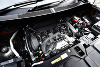 パワープラントについては上級グレードの「GTライン」と共通。最高出力165ps、最大トルク240Nmを発生する、1.6リッターのガソリンターボエンジンが搭載される。