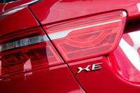 新グレードの追加により、「ジャガーXE」は全17種類の仕様を取りそろえる“大所帯”となった。