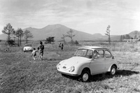 1958年に登場した「スバル360」。画期的な設計により、ライバルを上回る高い動力性能と居住性のよさを実現した。