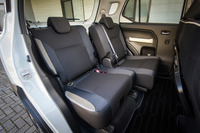 5:5分割が可能なリアシートは、最大で165mmのスライドが可能。