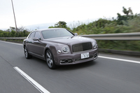 ベントレーの最高峰モデル「ミュルザンヌ スピード」。全長×全幅×全高=5575×1925×1530mm、ホイールベース=3270mmという堂々たるボディーを持つ。