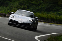 現在「ポルシェ911カレラS」(991型前期)を所有している池沢早人師先生が「気になるニューモデルの一台」という最新の「911カレラ」(992型)。「ほとんどNA(自然吸気)じゃないですか!」と、ドライブフィールやエキゾーストサウンドを高く評価した。