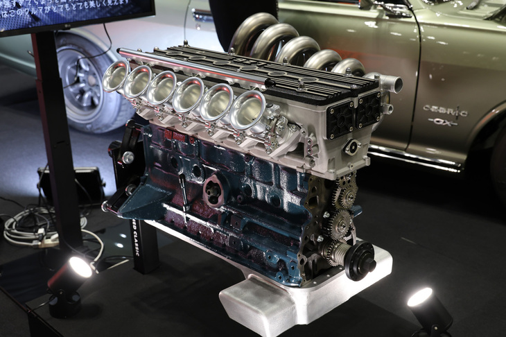 ヴェイルサイドのブースに展示されていたJMC×PAMSの「LZ6」ユニット。L28ブロックにオリジナルのカムギアトレインのDOHC 24バルブヘッドを載せている。2.8リッターと3.2リッター版があり、最高出力は400PS以上。