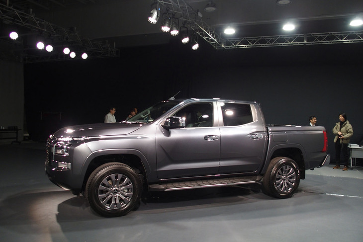 三菱トライトンGLS(サイドビュー)