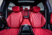 「レザーエクスクルーシブパッケージ」(90万5000円)は、「S580 4MATIC」「S580 4MATICロング」でのみ選択できるオプション。写真のカーマインレッド/ブラックの本革ナッパレザー仕様を含め、5種類の内装色が設定されている。