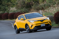 低重心パッケージや高いボディー剛性がもたらす操縦安定性の高さが「C-HR」のセリングポイント。開発に際しては、世界のさまざまな道や、国内外のサーキットで走行テストを重ねたという。