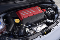 1.4リッター直4ターボエンジンは最高出力180PS、最大トルク250N・mを発生する。試乗車は5段MT仕様(限定110台)だが、MAT仕様(同60台)も用意される。