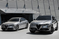 現行型「ジュリア」(左)と「ステルヴィオ」。写真は2018年9月に本国で発売された特別仕様車「B-Tech」のもの。