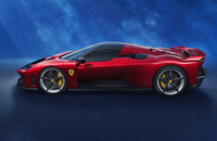 0-100km/h加速2.15秒、最高速350km/hを誇る「フェラーリF80」。垂直に切り立ったフロントホイールハウス周辺のデザインは、往年のスペチアーレ「F40」を意識し採用したという。