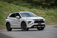 試乗車のボディーカラーは、ダイヤモンドシリーズ第2弾の「ダイヤモンドホワイト」。今回の改良で加えられた新色だ。