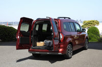 撮影を終えたら、再び荷物を荷台にしまい、東京へゴー・ホーム。今回は東京-横浜の短距離ロケだったが、早朝スタート・メンバー多め・重い荷物の積み下ろしアリの3重苦で、心身ともにゾンビと化した。