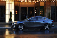 現行モデルと同じく、新型「マツダ3」には5ドアハッチバックとともに4ドアセダンもラインナップされる。