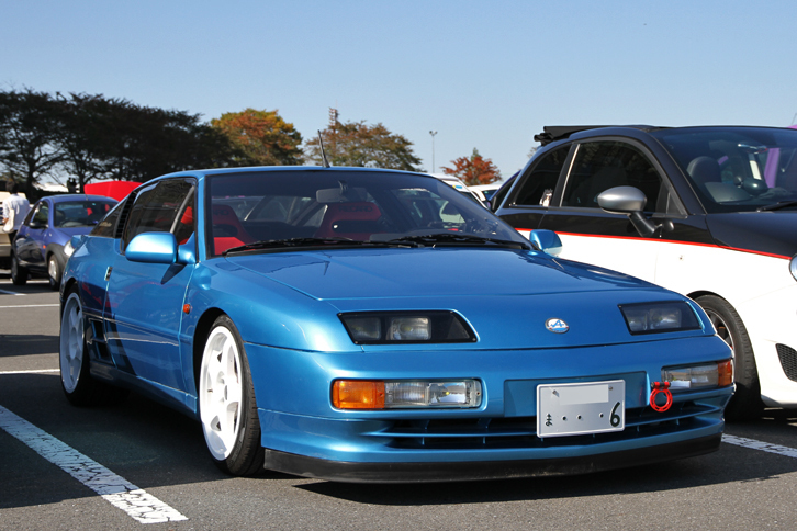 「アルピーヌA610ターボ」。現時点における、アルピーヌの名を冠した最後の市販車。本来はリトラクタブルヘッドライトを持つ。