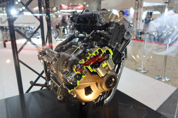 自動変速システム「Honda E-Clutch」の展示。