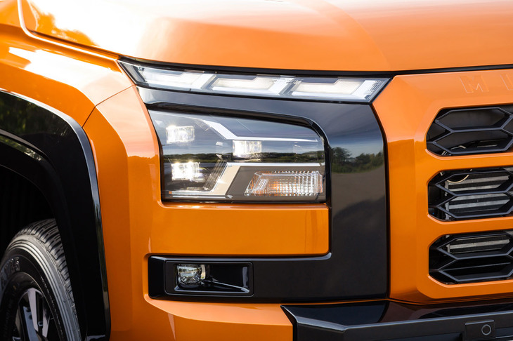 三菱トライトンGSR(ヘッドランプ)