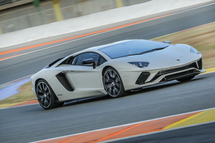 テストドライブの舞台はスペイン・バレンシア。試乗コースにはリカルド・トルモ・サーキット(バレンシア・サーキット)も含まれていた。