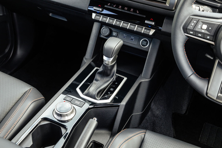 三菱トライトンGSR(センターコンソールパネル)