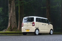 2021年9月に発売された「スズキ・ワゴンRスマイル」。スズキの軽乗用車としては、2020年1月発売の新型「ハスラー」以来となる、久々の新型車である。