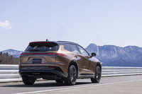 「クラウン」に「エステート」の名前が使われるのは2007年に販売が終了した11代目以来。先代はステーションワゴンだったが、新型はSUVスタイルだ。