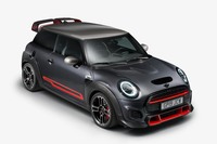 「MINIジョンクーパーワークスGP」。同ブランドはこうした高性能モデルだけでなく、EVも開発。その生産は英国内で行うと明言している。