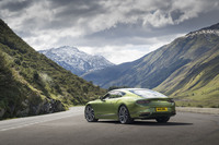 「コンチネンタルGTスピード」(写真)の荷室容量は260リッター。「GTCスピード」はルーフを収納するぶんクーペよりも少ない134リッターとなっている。