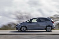 パワートレインは最高出力106PSの1.5リッターエンジンと同じく123PSの駆動用モーターの組み合わせ。他の「e:HEV」モデルと同じだが、マイナーチェンジによってe:HEV全車でパワートレインの出力が強化されている。