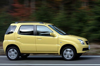 黄色のボディペイントはGMオートワールド、つまり1.5リッター専用だ。価格は、149.8から180.3万円。