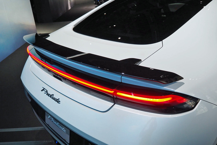ホンダ・プレリュード(純正アクセサリー装着車のテールゲートスポイラー)
