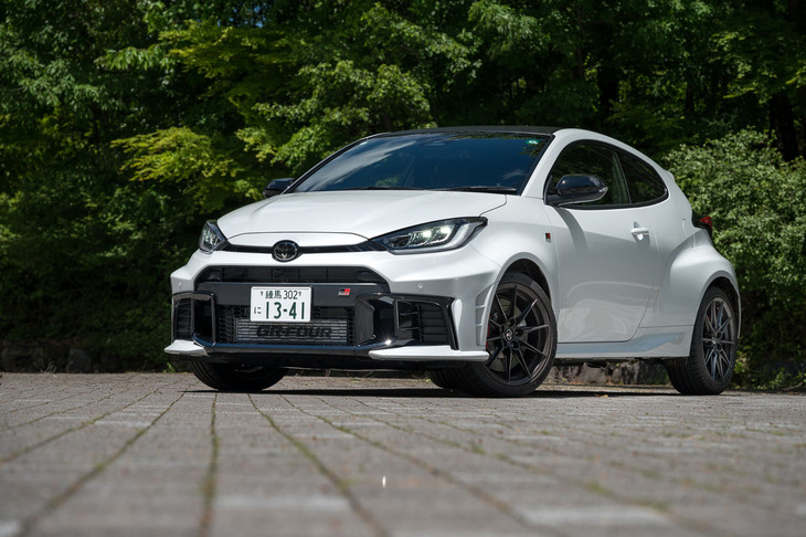 今回の試乗車は「トヨタGRヤリス」の最上級グレード「RZ“ハイパフォーマンス”」の6段MTモデル。車両本体価格は498万円ながら、豊富なオプションによってこの試乗車の価格は562万8450円に達していた。