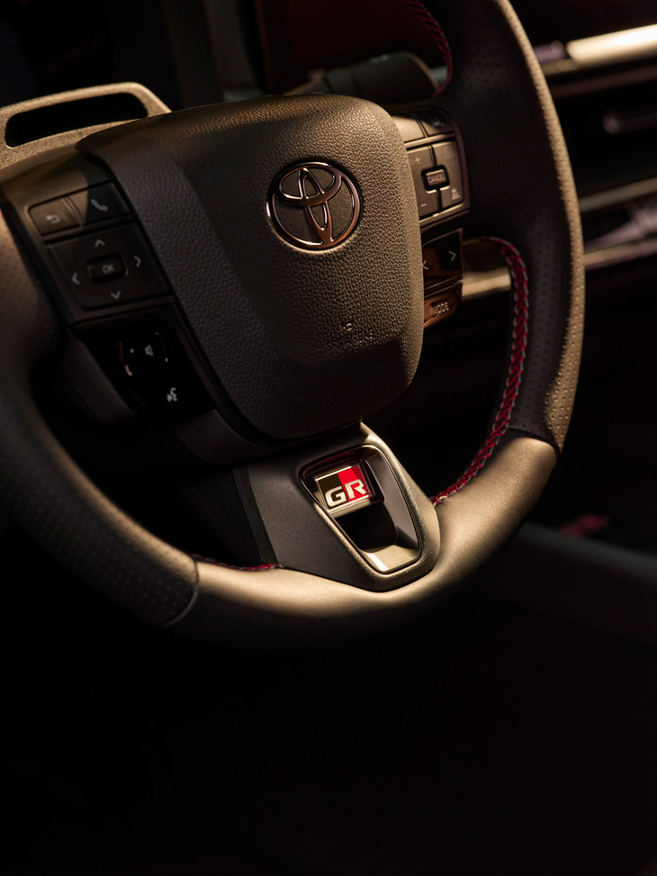 新型トヨタC-HR(ステアリングホイール)