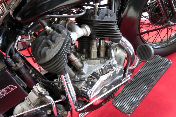 750ccのVツインエンジン。22psの最高出力と4.1kgmの最大トルクを発生する。