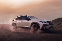 2025年10月30日に発表された「スバル・クロストレック ウィルダネスエディション」。「ツーリング ウィルダネスエディション」と「リミテッド ウィルダネスエディション」の2モデルをラインナップし、いずれも同年11月30日までの期間限定で注文の受け付けが行われている。抽選で限定500台の販売となる。