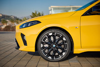 タイヤサイズは235/40R19で、この試乗車は「グッドイヤー・イーグルF1スーパースポーツ」を装着。新型ではホイールに再生アルミ(全体の7割)を使っている。