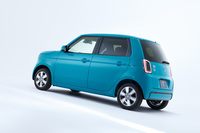 曲面を描くテールゲートが「N-ONE」との違いだ。