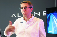 ハイブリッドシステムの制御やエンジンの信頼性などに自信をうかがわせるフランソワ・シャンポ氏。ルール的に“速いクルマ”をつくりにくいWECでは、「チームにとって扱いやすいクルマをつくることが大事」と語った。