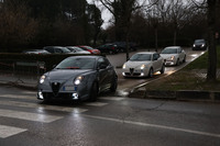 インタビュー&撮影が終了した途端、雨が降り出した。その晩、各自がガレージ内で丹念に雨水を拭き取っているかと思うと、いたたまれなくなった筆者であった。