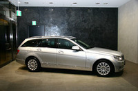 写真はエレガンス仕様。ベーシックモデルとエレガンスにはボンネットにマスコットがつく