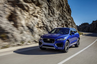 すでに日本での受注も始まっている、ジャガー初のSUV「Fペース」。果たしてジャガーのスポーティネスは引き継がれているのか。(photo:Jaguar)