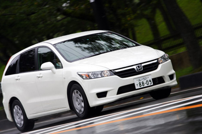 【スペック】全長×全幅×全高=4570×1695×1545mm/ホイールベース=2740mm/車重=1380kg/駆動方式=FF/2リッター直4SOHC16バルブ(150ps/6200rpm、19.4kgm/4200rpm)/価格=203万7000円(テスト車=257万2500円/Honda HDDインターナビシステム=26万2500円/ディスチャージヘッドライト=6万3000円/コンフォートビューパッケージ=3万1500円/VSA=7万3500円/スマートキーシステム=7万3500円/プレミアムホワイトパール=3万1500円)