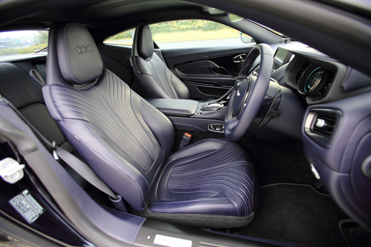 今回のテスト車は、2017年4月までに生産される1000台限定の「ローンチエディション」。アストンマーティン推奨のオプションが、標準で搭載されている。