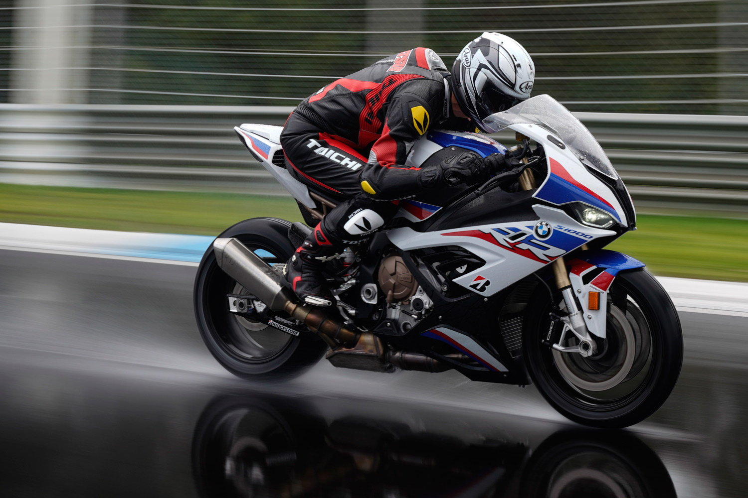 BMW S1000RR Mパッケージ（MR/6MT）【レビュー】 このバイクなら怖く