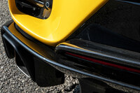 外装パーツにおけるカーボンファーバーの採用や、パワートレイン/ドライブトレインに使われる素材の置換などを通して、軽量化も追求。総重量は「812スーパーファスト」より38kg軽減されている。