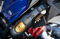 「プレミアムライン」のリアには電子制御式サスペンションの「ダイナミックESA」を装備。減衰力は「Road」と「Dynamic」から選択できる。