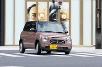 「アルトラパン/アルトラパンLC」のプラットフォームは、2015年に登場した先代「アルト」由来のもの。車両重量はわずか680kg(!)で、自然吸気エンジンでも軽快に走る。