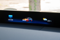 「パノラミックiDrive」にカレンダーとBMWのアートカー、天気予報を表示したところ。表示項目はセンターディスプレイを介してカスタマイズできる。