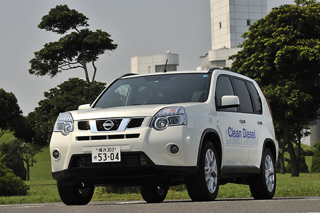 【スペック】全長×全幅×全高=4635×1790×1700mm/ホイールベース=2630mm/車重=1690kg/駆動方式=4WD/2リッター直4DOHC16バルブターボディーゼル(173ps/3750rpm、36.7kgm/2000rpm)/価格=313万9500円(テスト車=361万2000円/バックビューモニター+カーウイングスナビゲーションシステム+サイドブラインドモニター+ステアリングスイッチ=35万7000円/ブリリアントホワイトパール(特別塗装色)=4万2000円/Sパック=7万3500円)